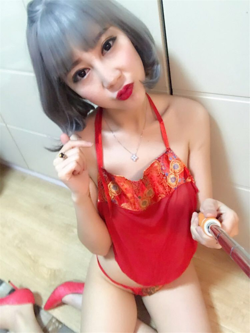 美女厉害，吃脚趾，肛交样样都来