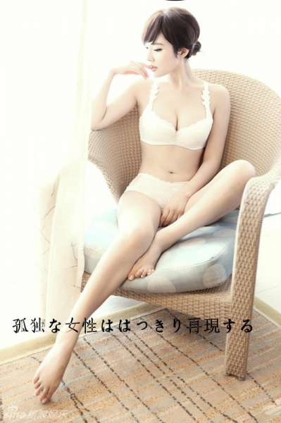 “美胸女神”徐冬冬性感内衣爆乳写真