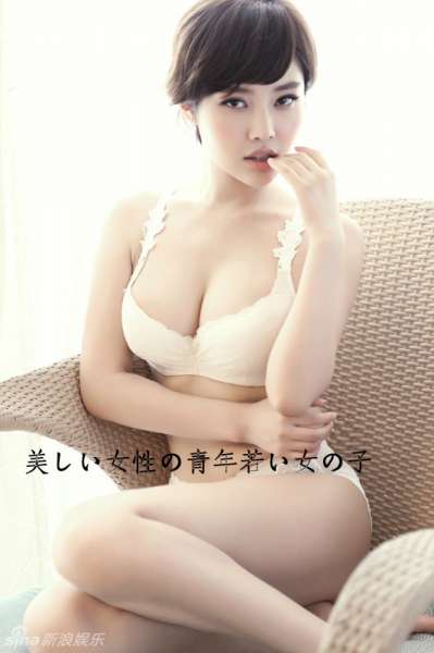 “美胸女神”徐冬冬性感内衣爆乳写真